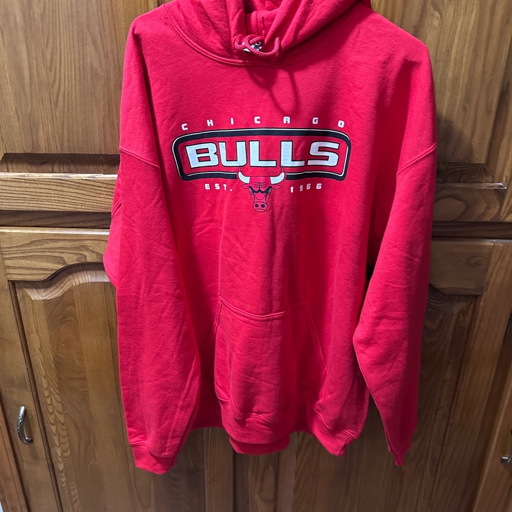 Men’s Chicago Bulls Red Hoodie Size Large NWOT - Picture 5 of 9